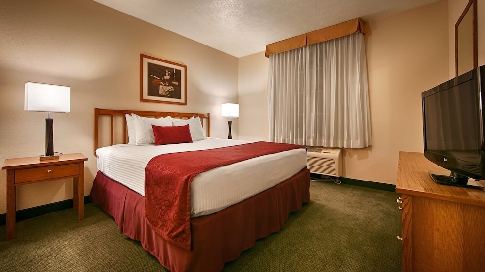 Suite, 1 King Bed, Non Smoking, Balcony (with Sofabed) - Photo 4
