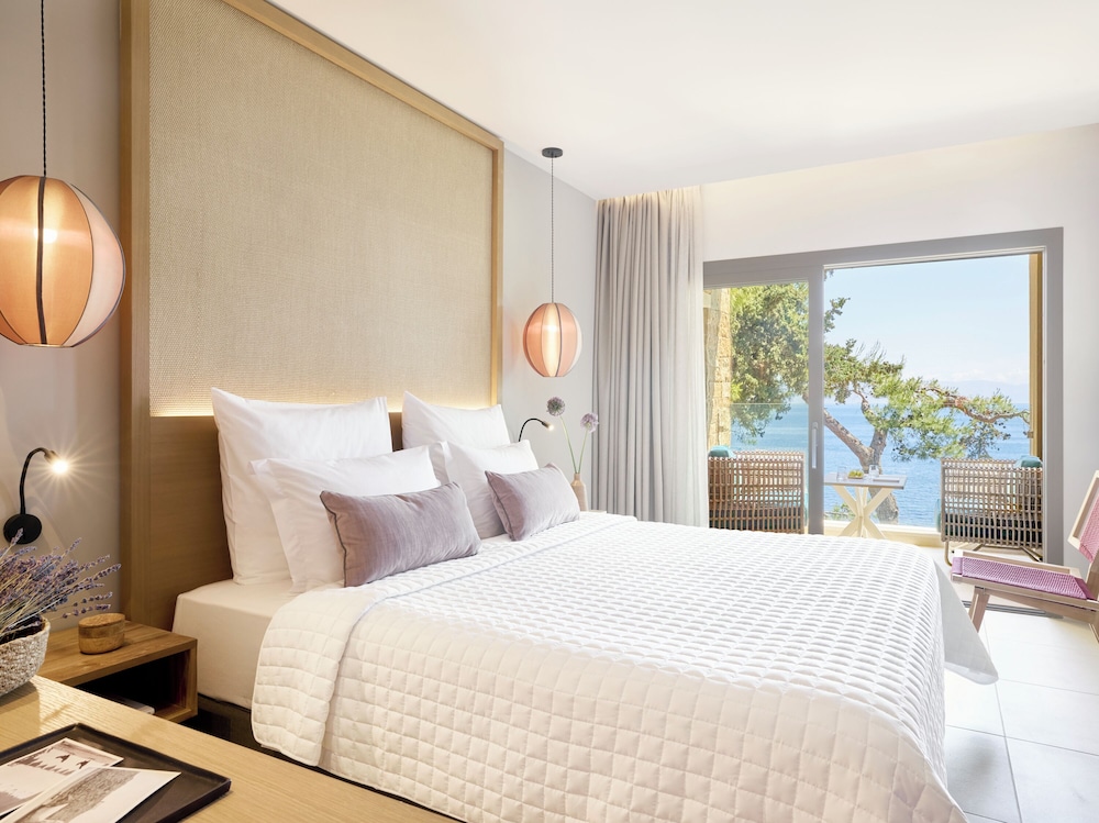 Deluxe Bungalow Room Sea View - Photo 4