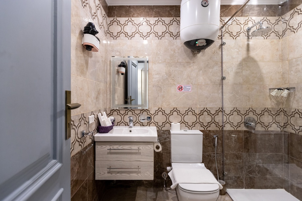 Standard Suite with Panoramic Pyramids View & Balcony - Photo 12