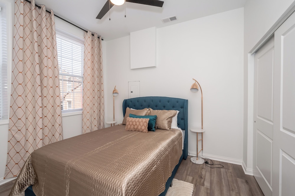 Condo, 1 Queen Bed, Kitchen