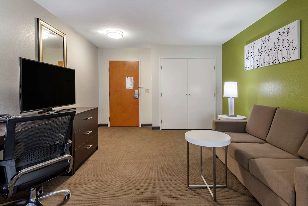 Suite, 1 King Bed with Sofa bed, Accessible, Non Smoking - Photo 3