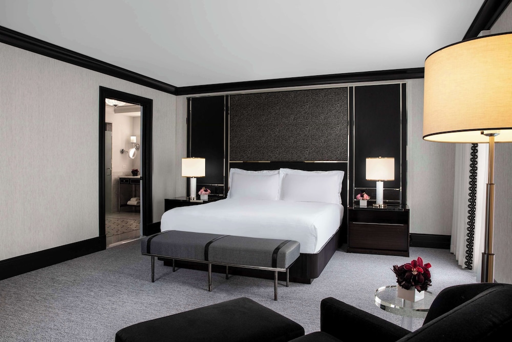 Presidential Suite, 1 King Bed (Roll-in Shower)