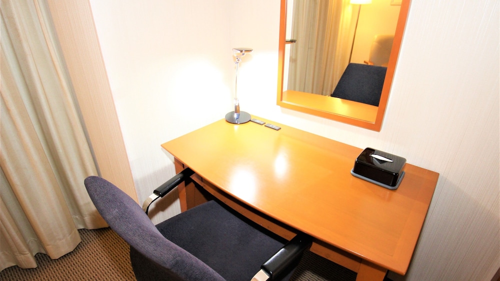 Premium Room, 1 Queen Bed, Smoking - Photo 2