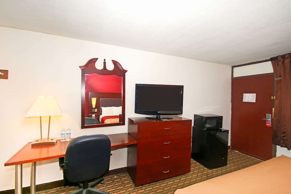 Suite, 1 King Bed, Non Smoking, 2 Bathrooms photo 2