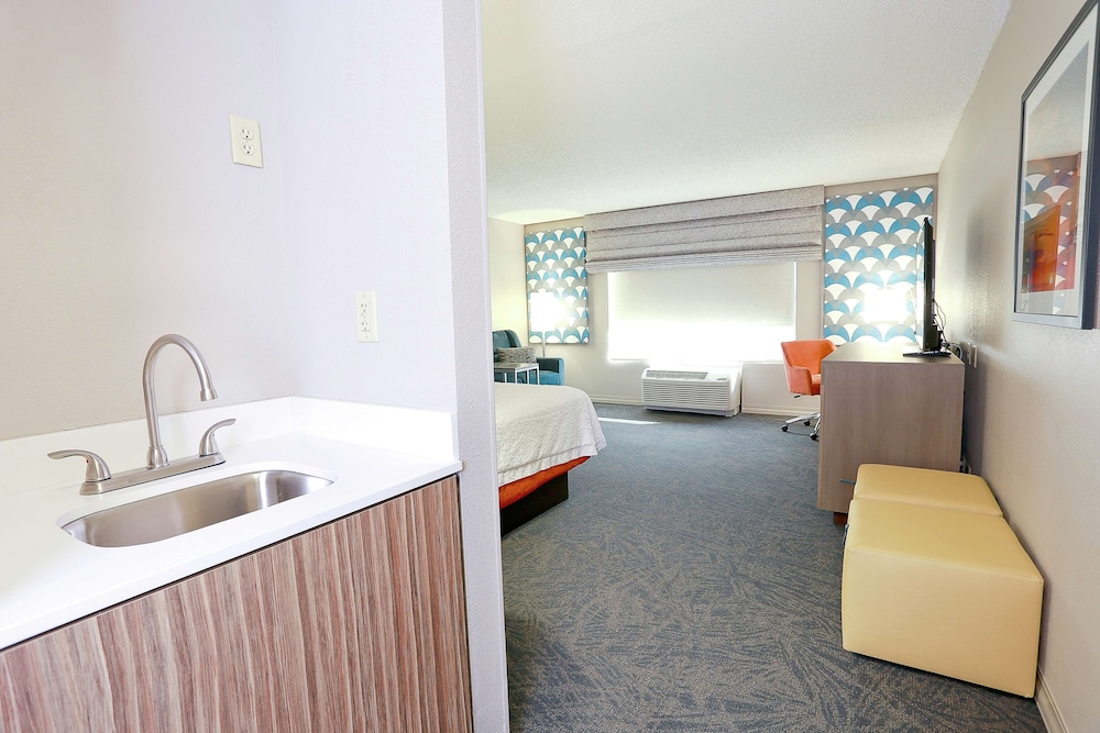 Suite, 1 King Bed, Accessible, Non Smoking - Photo 5