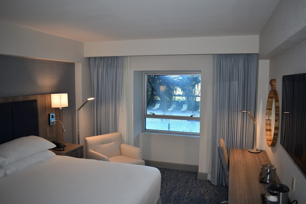Room, 1 King Bed, Pool View - Photo 6