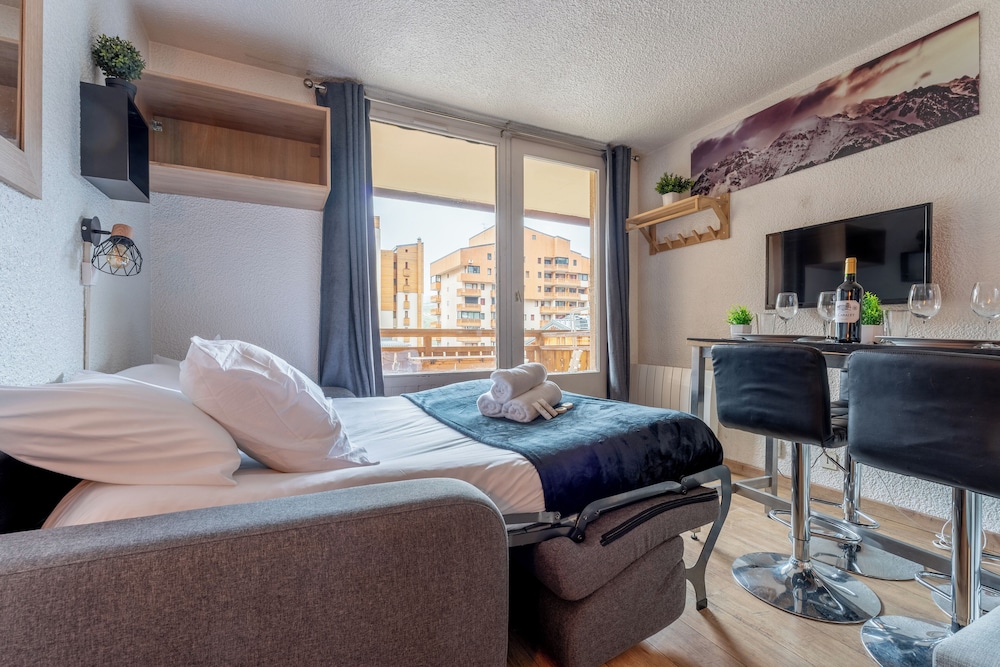 Luxury Apartment, Mountain View