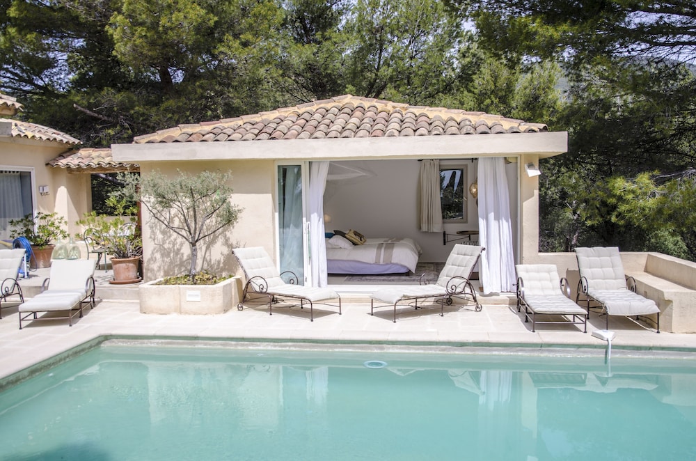 House, Poolside photo 1
