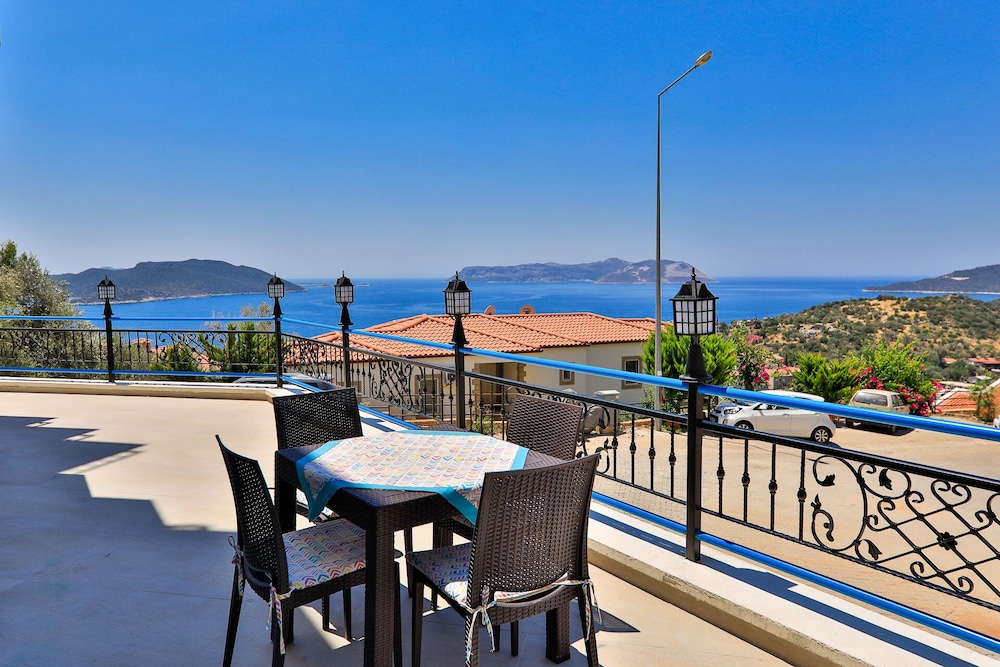 Standard Suite, Sea View - Photo 5