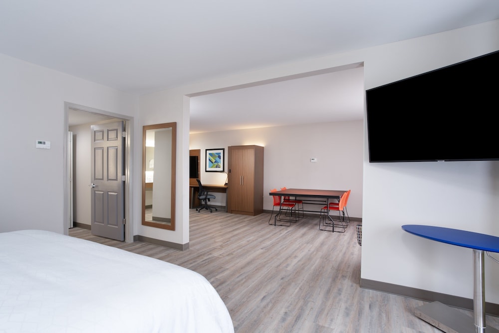 Suite, 1 King Bed (Extra Floor Space) - Photo 1