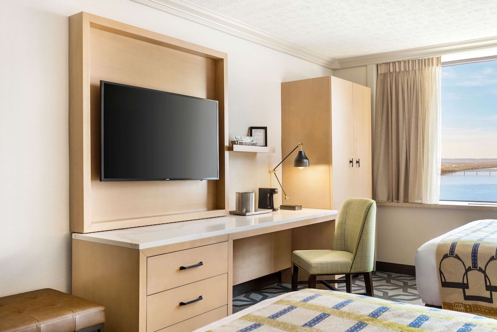 Deluxe Room, 2 Queen Beds, Non Smoking (West Tower) - Photo 4