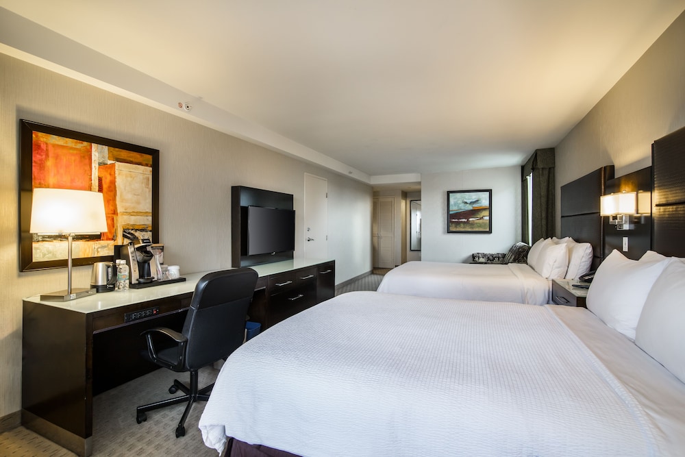 Premium Room, Multiple Beds - Photo 2
