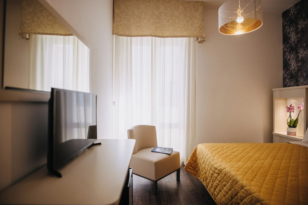 Classic Double Room, 1 Queen Bed, Non Smoking, Annex Building photo 2
