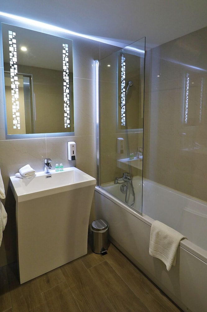 Family Studio Suite, 1 Queen Bed with Sofa bed, Balcony, Mezzanine - Photo 3