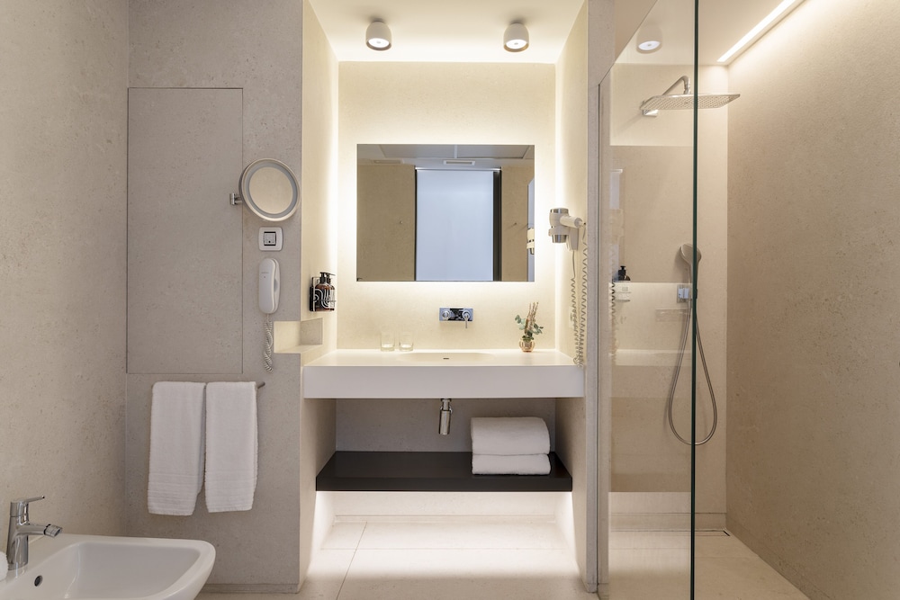 The Innside Premium Room Harbour View - Photo 5