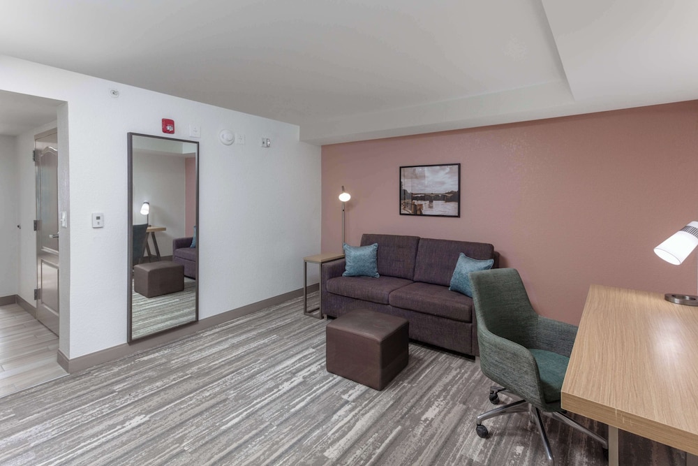 Junior Suite, 1 King Bed, Non Smoking - Photo 4