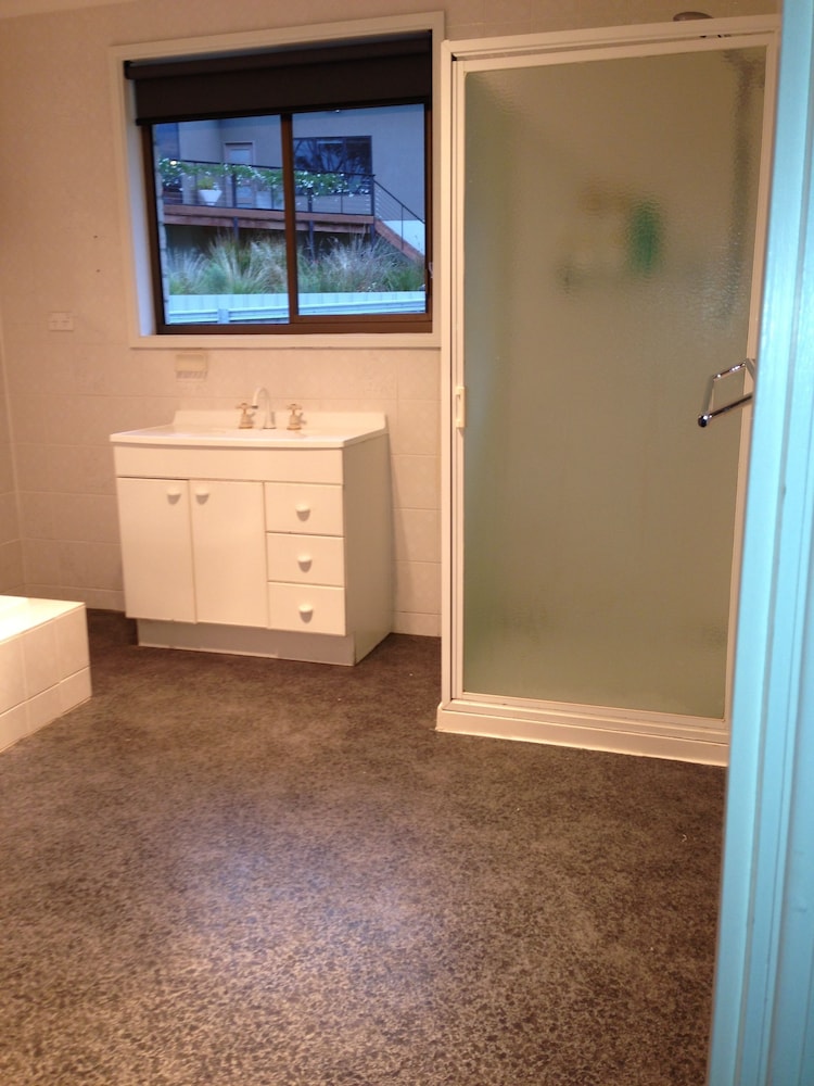 House, 2 Bedrooms photo 3