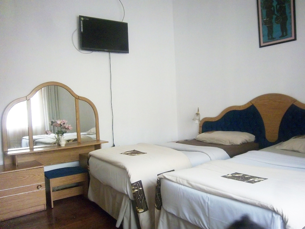 Standard Twin Room, Shared Bathroom photo 1