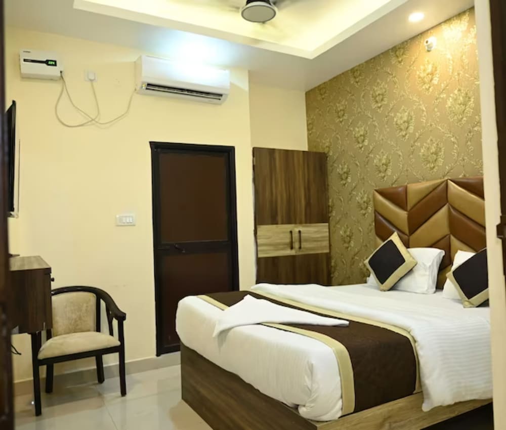 Deluxe Double Room, City View