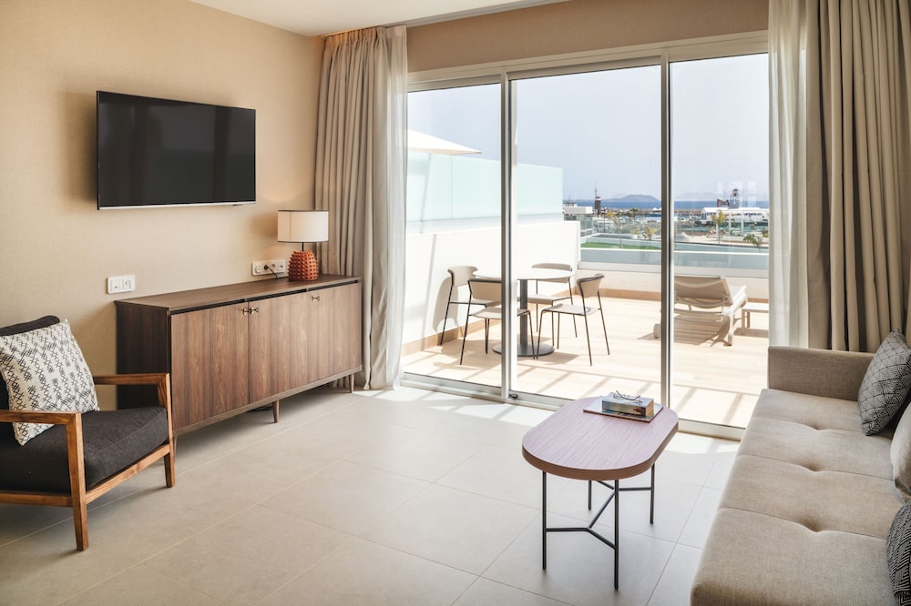 Junior Suite, Sea View (Deluxe) - Photo 4