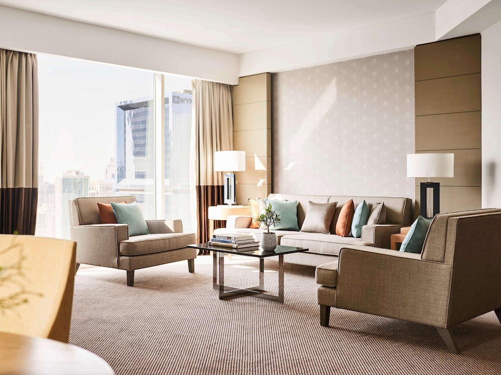 Deluxe Suite, 1 King Bed, Club Lounge Access (Deluxe)