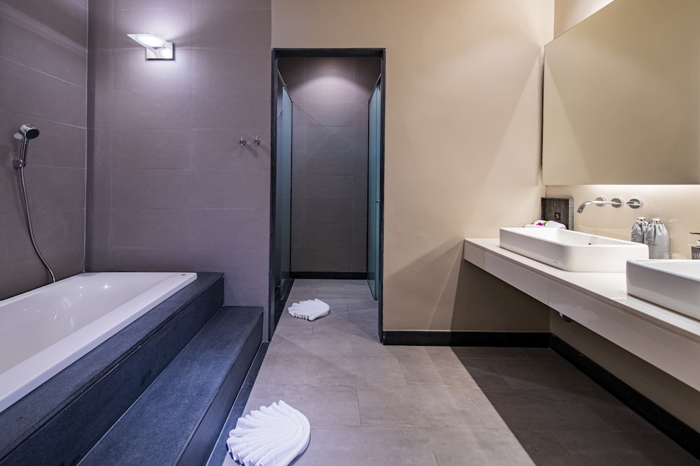 Sea View Grand Suites - Photo 10