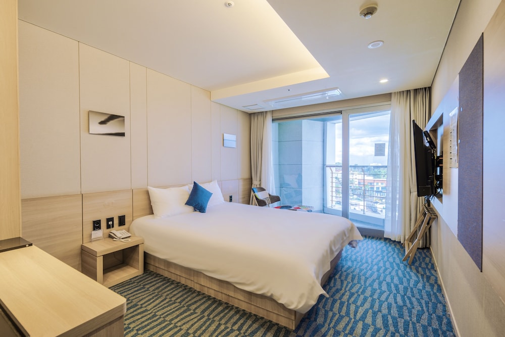 Deluxe Double Room, Terrace, Partial Ocean View photo 2