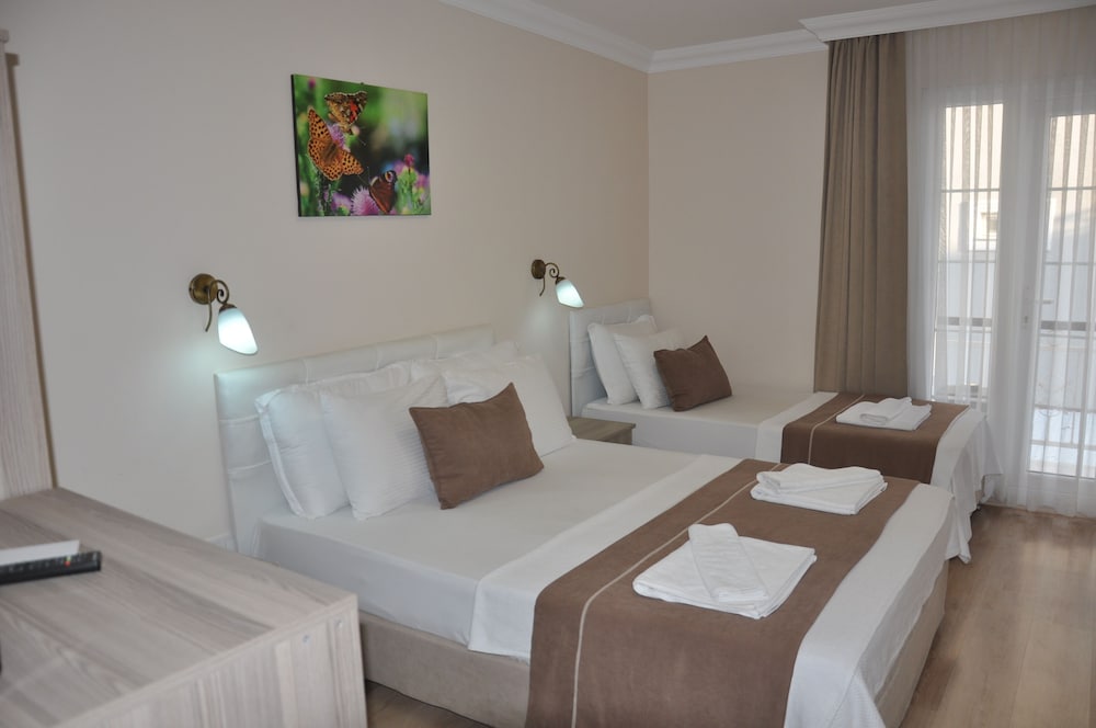 Standard Triple Room - Photo 1