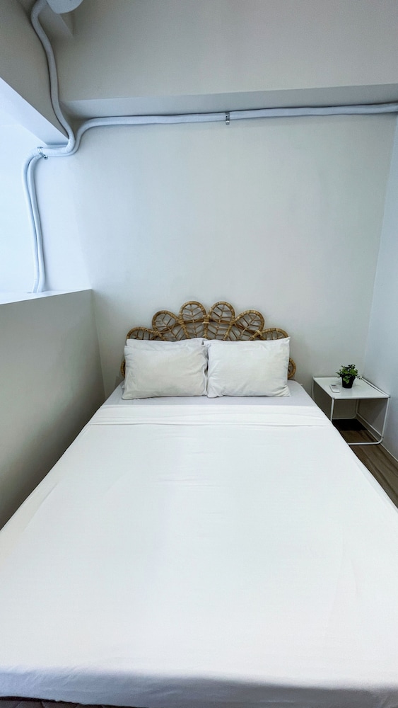 City Condo, 2 Bedrooms, Balcony photo 2