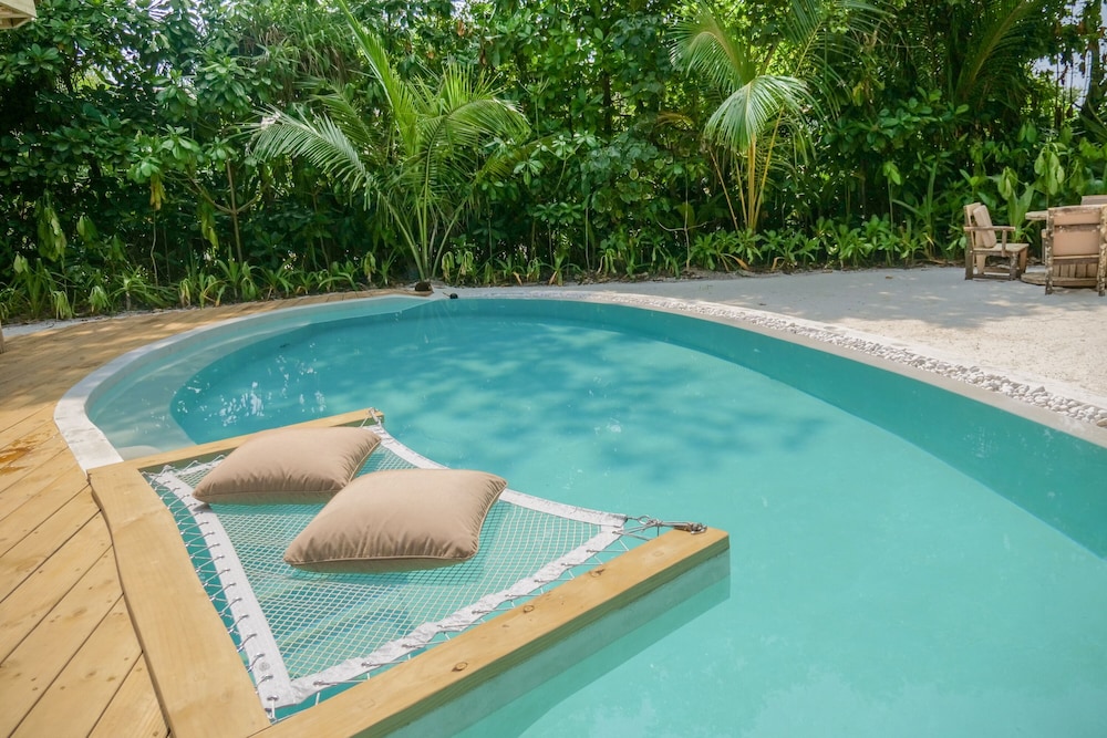 Room, 2 Bedrooms, Pool Access (crusoe)