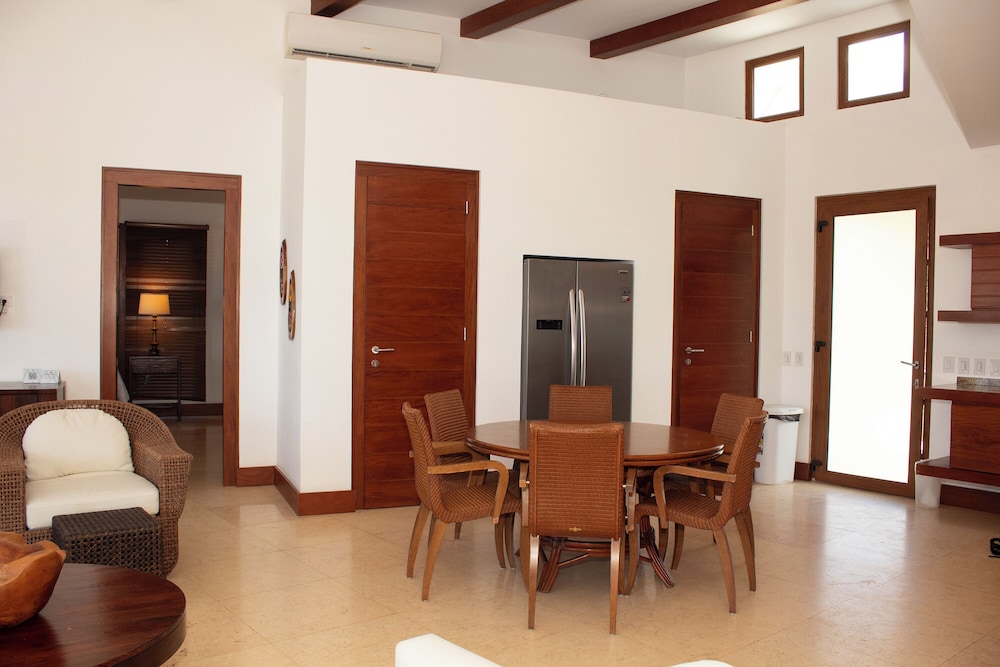 Villa, 4 Bedrooms, Beachfront photo 3