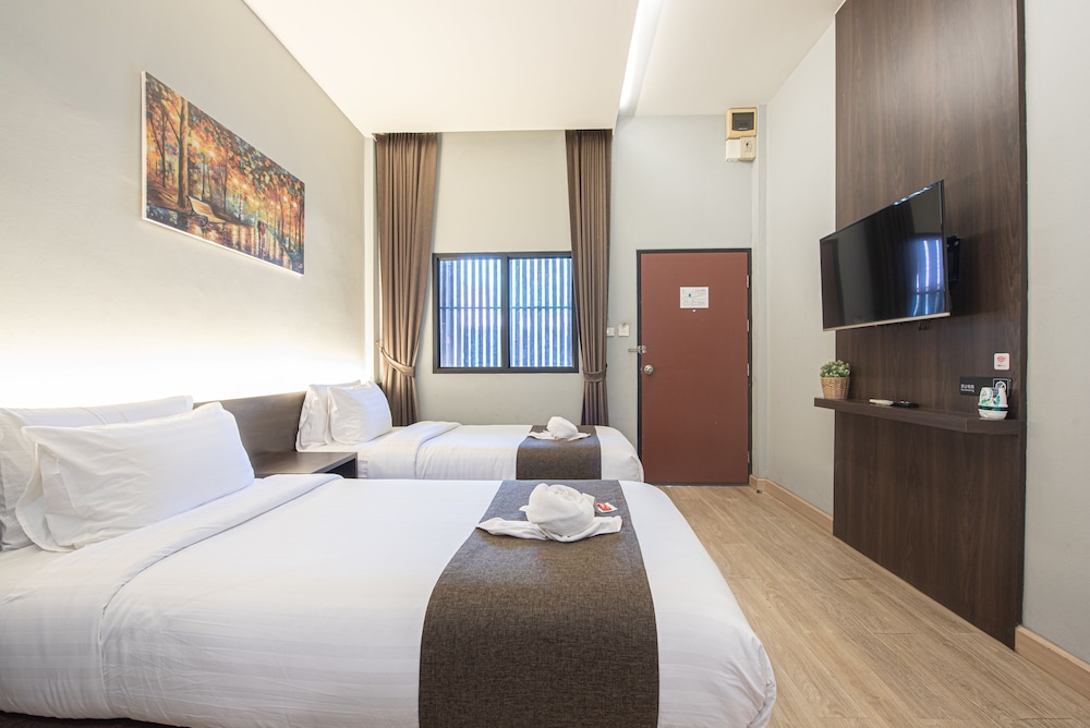 Signature Twin Room - Photo 2
