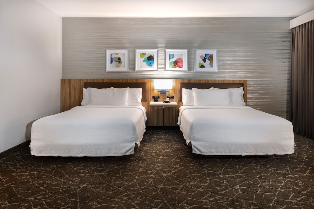 Junior Suite, 2 Queen Beds, Accessible, Bathtub (Hearing) - Photo 2