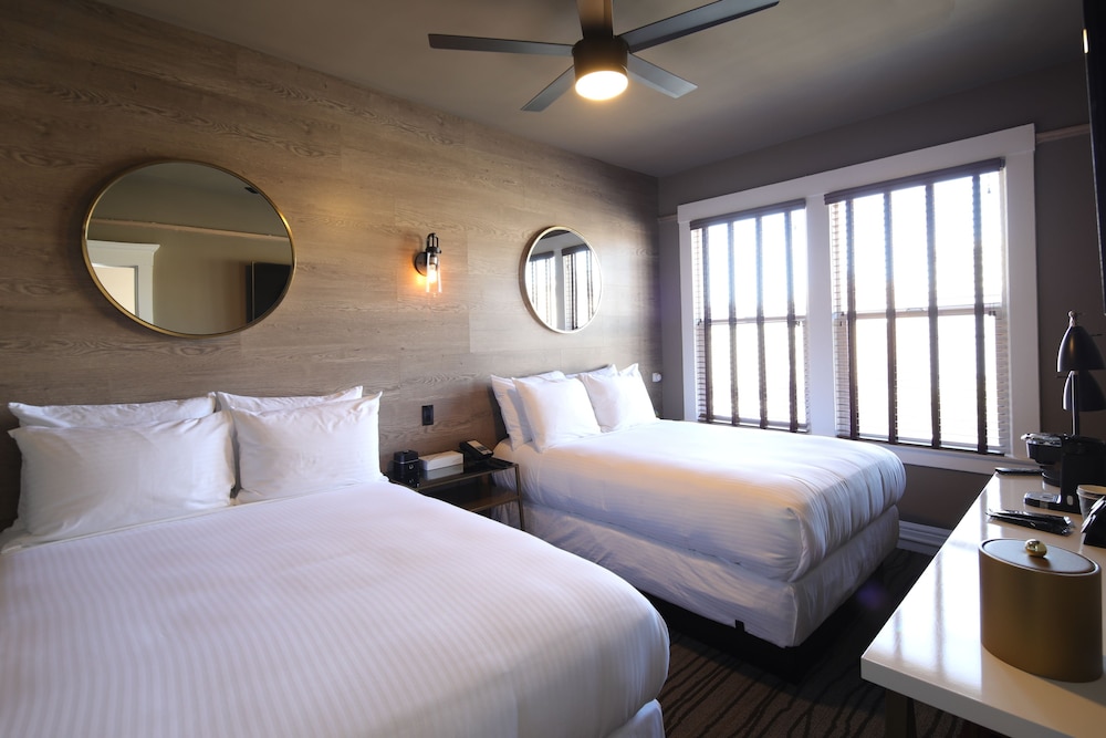 Standard Room, 2 Double Beds, Non Smoking - Photo 5