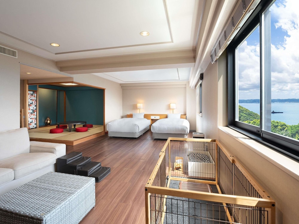 Standard Suite, 2 Twin Beds, Ocean View photo 2