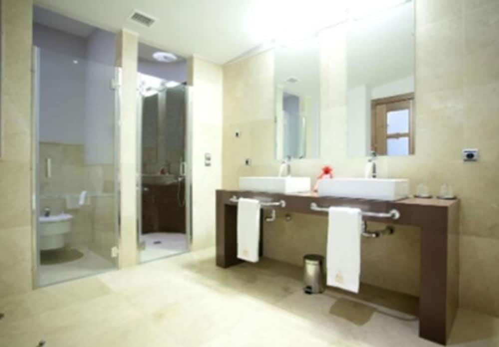 Family Room - Photo 3
