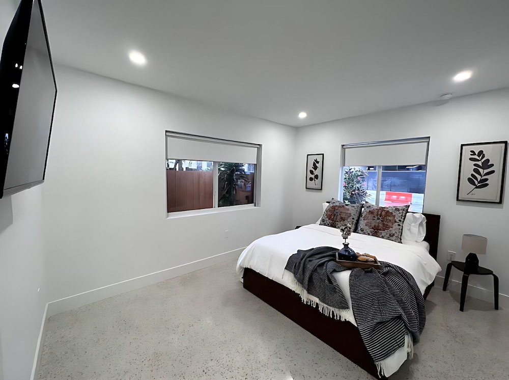 New! Casita Luxury Chic w/Parking Coconut Grove photo 3