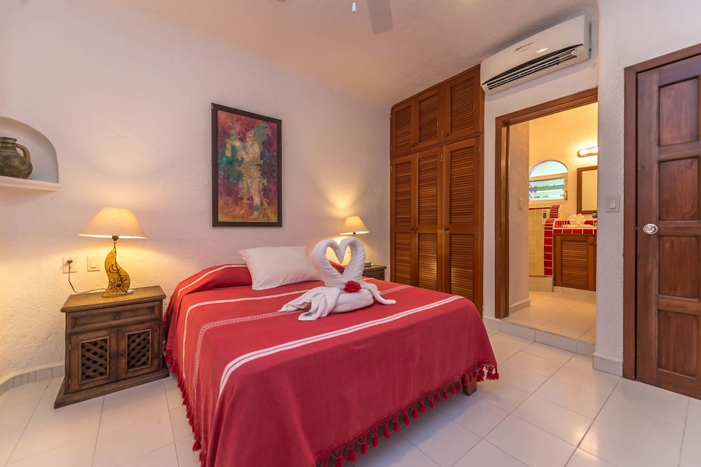 Deluxe Condo, 3 Bedrooms, Beachfront