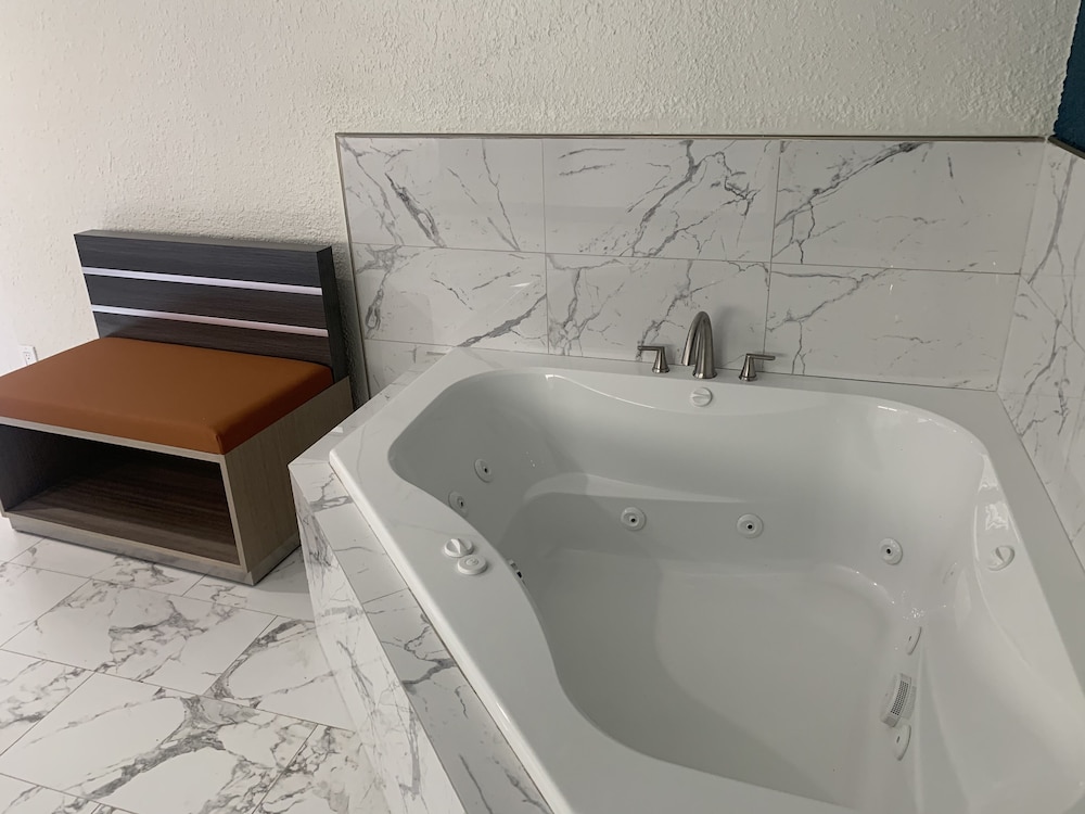 Honeymoon Room photo 2