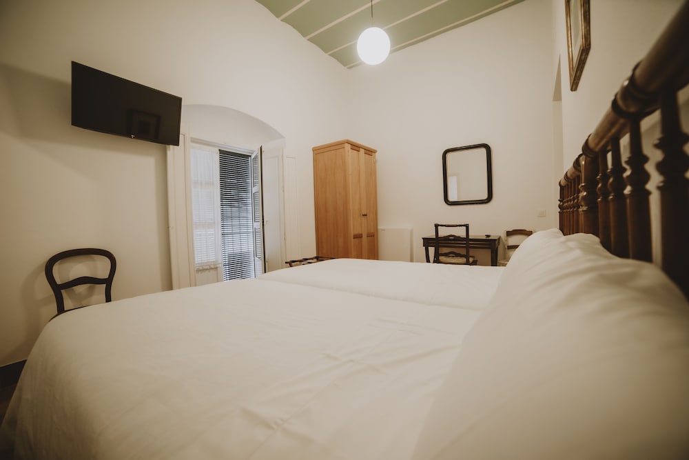 Classic Twin Room (Granada) photo 3