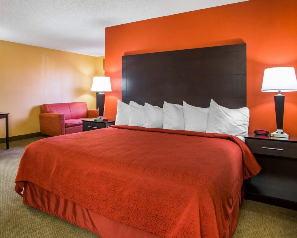 Standard Suite, 1 King Bed - Photo 1