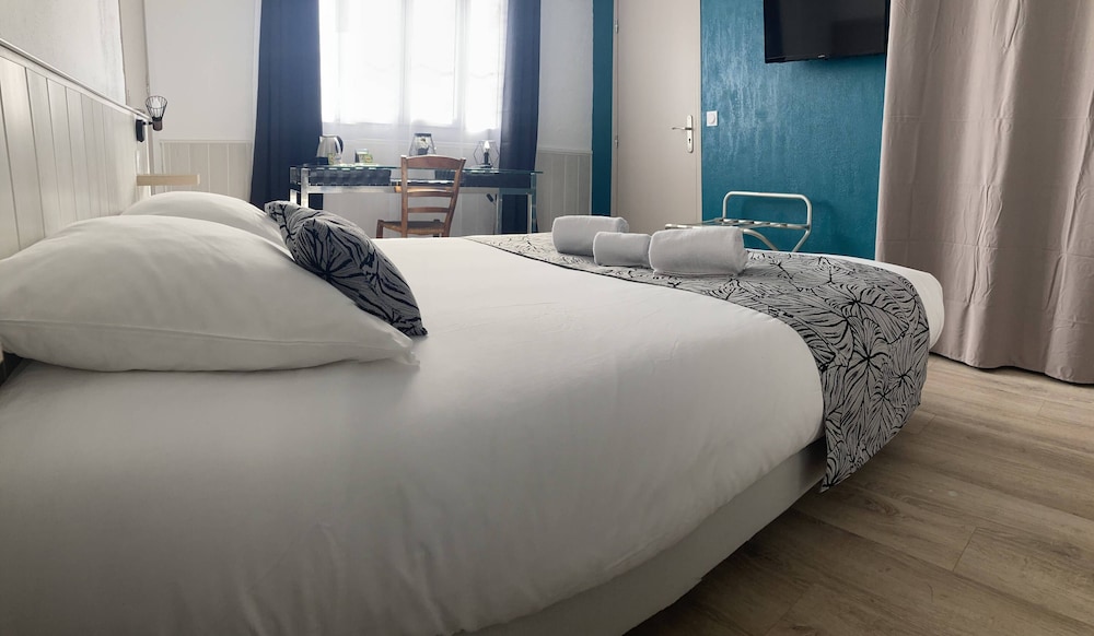 Classic Double Room, 1 Queen Bed, Garden View photo 2