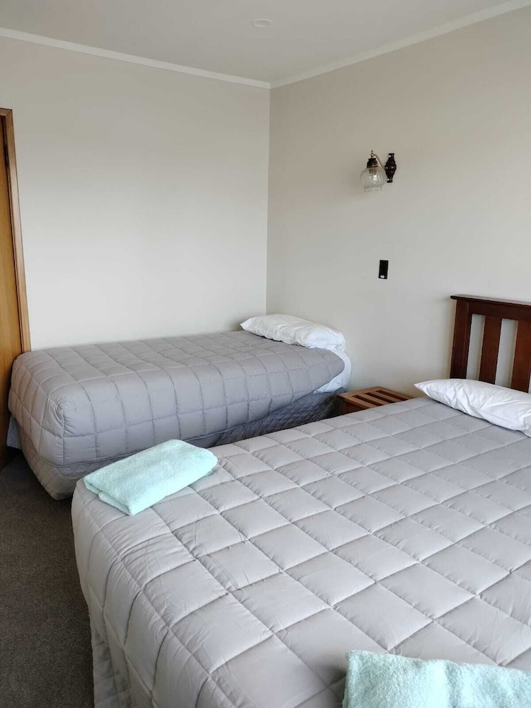 Basic Triple Room, 1 Bedroom, Shared Bathroom photo 3