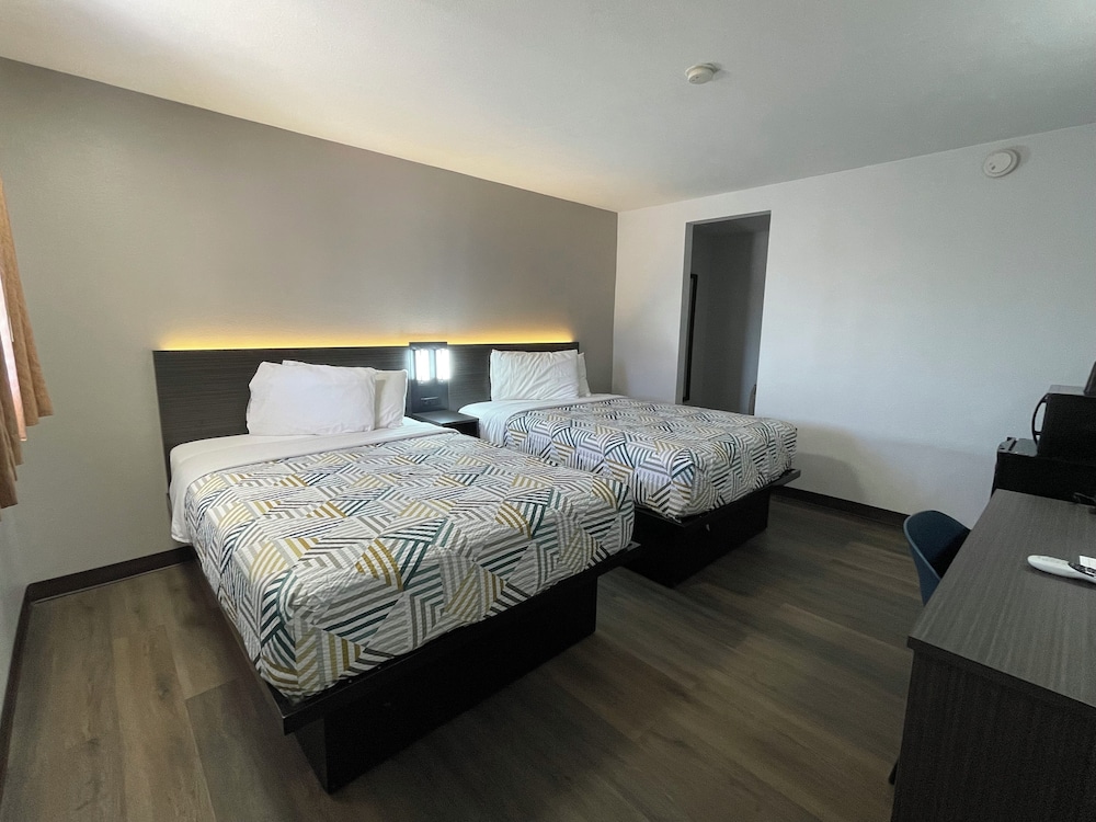 Deluxe Room, 2 Double Beds, Non Smoking, Refrigerator & Microwave - Photo 1