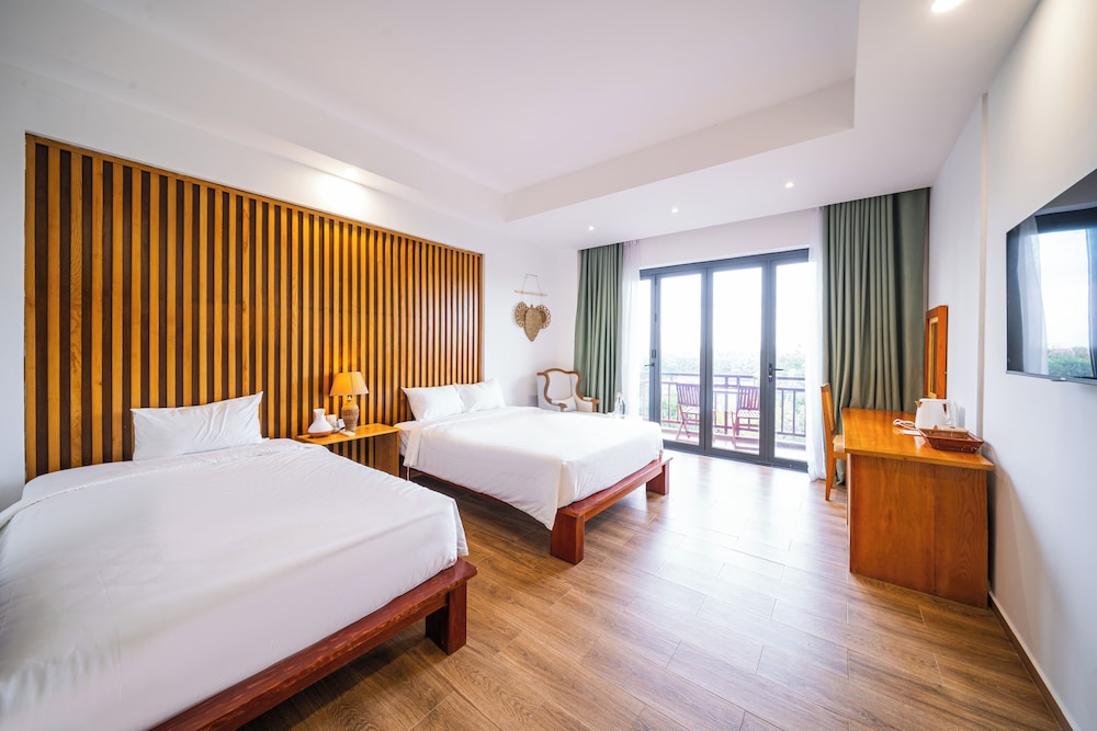 Panoramic Triple Room, River View