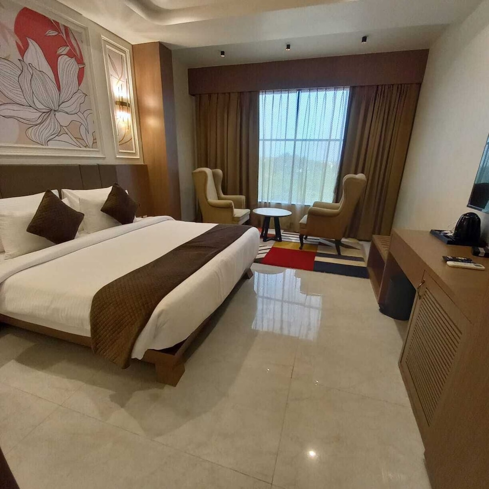 Executive Suite, City View