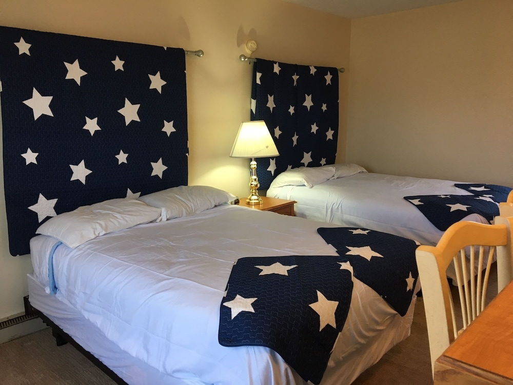 Standard Room, 2 Double Beds photo 2
