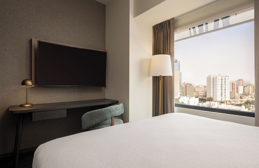 Room, 1 King Bed, City View - Photo 10