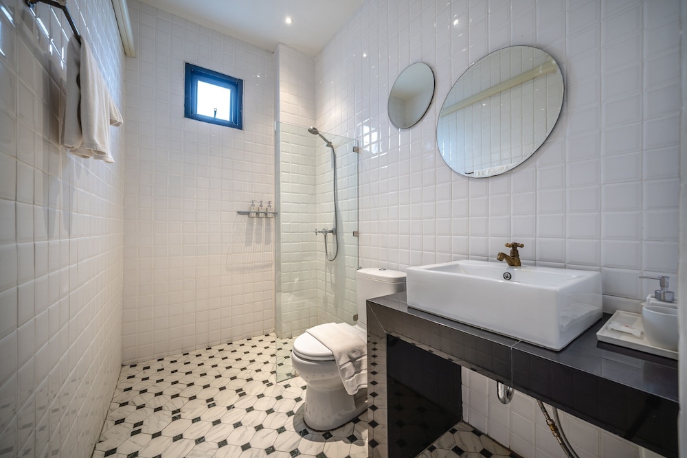 2BR Hidden Gem Garden Pool Villa - Photo 5