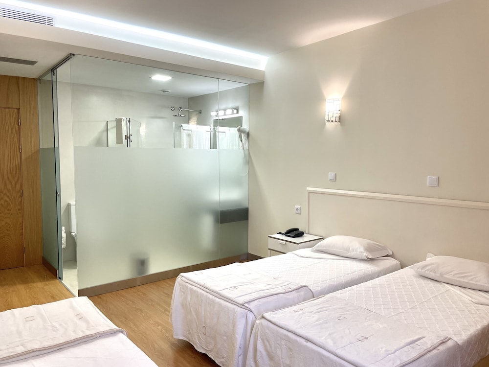 Superior Triple Room, 3 Twin Beds - Photo 3